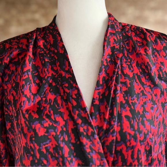 Express Red Abstract Surplice Neck Blouse Top NWT S - Picture 5 of 16